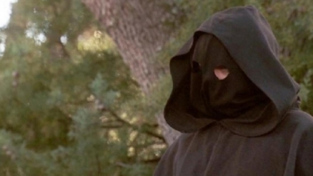Il Segreto anticipazioni: un incappucciato a Miel Amarga