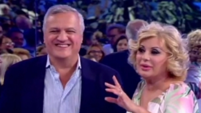 Tina Cipollari incontra l'ex David: anticipazioni Uomini e Donne trono over - caffeinamagazine.it