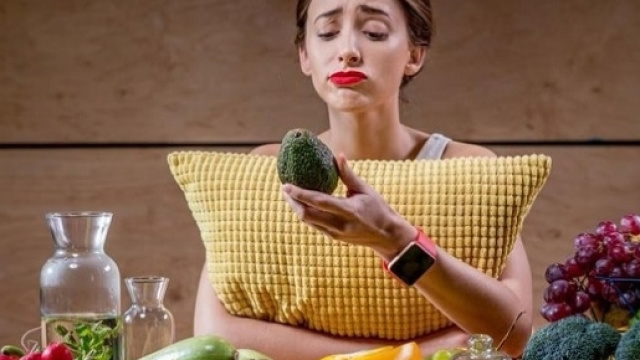 Una dieta priva di alimenti di origine animale pu&ograve; portare a specifiche carenze alimentari, che possono favorire la depressione.