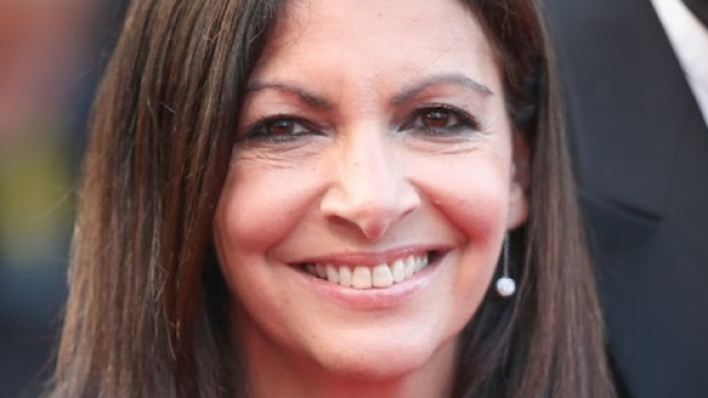 Anne Hidalgo devient la ris&eacute;e du web ! - public.fr