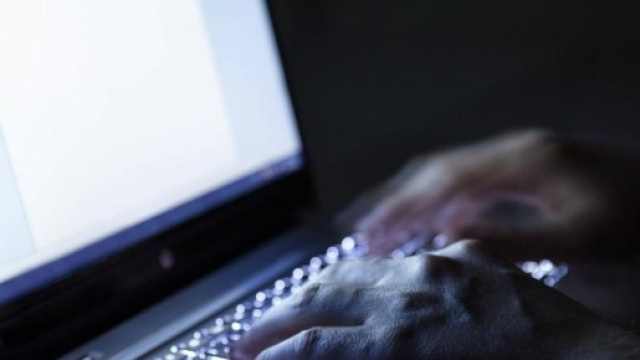 Dalle email false alla &ldquo;truffa romantica&rdquo;: ecco quanto &egrave; facile ... - lastampa.it