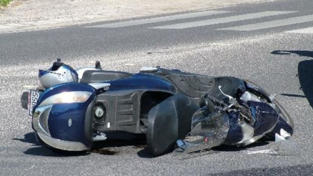 Incidente stradale in moto: morto 27enne