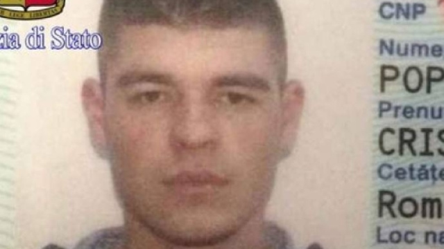 La foto di Cristi Popa, 25 enne stupratore e rapinatore seriale rumeno, diffusa dalla polizia di Stato che lo ha arrestato..