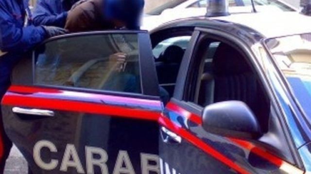 Professionista napoletano fa arrestare la sua amante