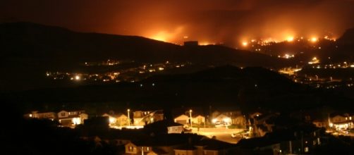 Wildfire California Santa Clarita [ Image credit - Wikimedia Commons - wikimedia.org]