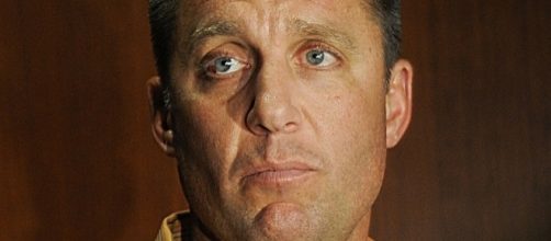 Mike looks good with his shirt off. Image via KTKing/Wikimedia Commons