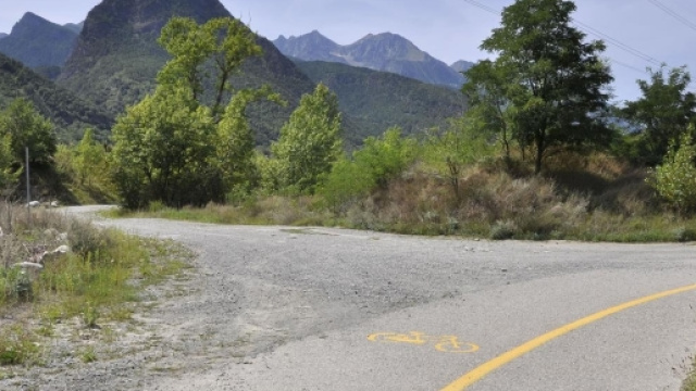 A Fenis in Val d'Aosta vicino a una pista ciclabile &egrave; stato trovato il cadavere dell'informatico francese ucciso da una cameriera escort.