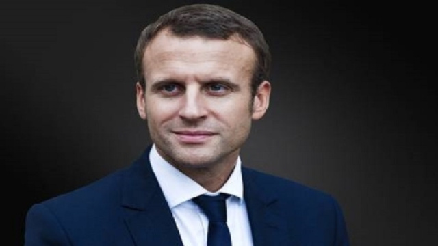 Emmanuel Macron fustige "la jalousie qui paralyse la France"