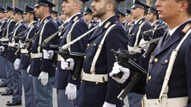 Giuro di Essere Fedele alla Repubblica...." La Polizia di stato ha ... - triesteprima.it