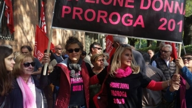 Riforma pensioni fase 2, in piazza anche per la proroga di Opzione donna