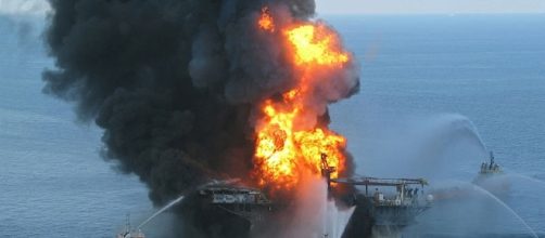 An offshore oil rig, similar to the one that exploded in Louisiana on fire in a past incident. [image credit;US Coast Guard/en.wikipedia.org]