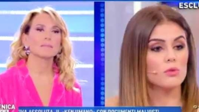 Giulia Latini a Domenica Live da Barbara D'Urso (BitchyF)