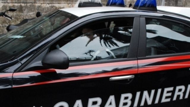 Marijuana, tradita dal forte odore nel pianerottolo: la scoperta dei Carabinieri; arresti in tutta Italia ... - eusebiano.it