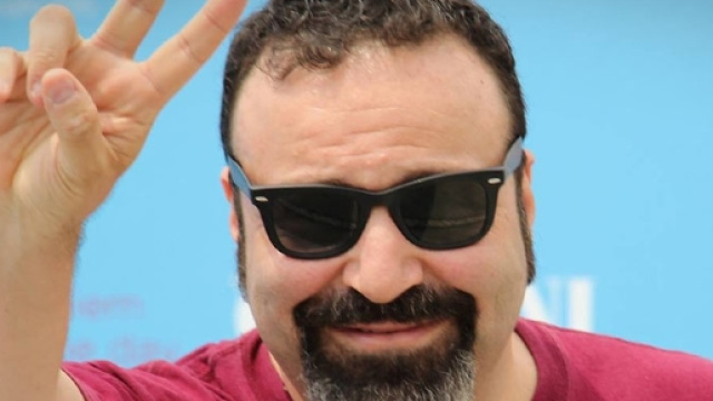 Massimiliano Bruno passa continuamente dal cinema al teatro, ma sempre con grandissimo successo