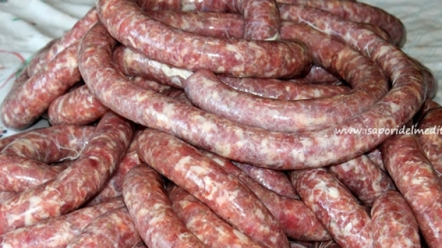 Salsiccia con salmonella, ritirato un lotto