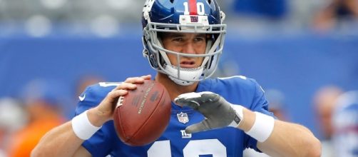 Eli Manning threw one touchdown as the NY Giants grabbed their first win of the 2017 NFL season. [Image via NFL/YouTube]