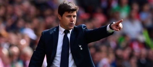 Mauricio Pochettino, dirigiendo al Tottenham durante un partido esta temporada