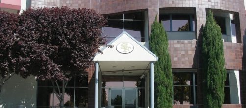 Who cares how much they lose? Image via CoolCaesar/Wikimedia Commons