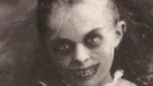 Fantasma di un bambino si impossessa di una donna