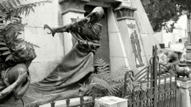 La massoneria della Belle &Eacute;poque si mette in mostra - l'Espresso - repubblica.it (tomba della famiglia Ardisson al cimitero di Sassari)