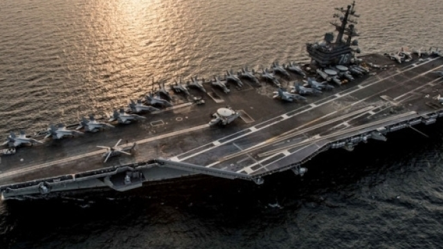 La portaerei nucleare statunitense 'Ronald Reagan' nelle acque del Mar del Giappone