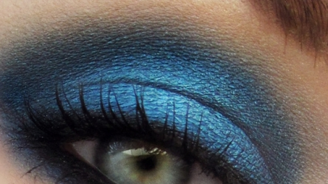 Un particolare del Blue Smokey Make Up Tutorial