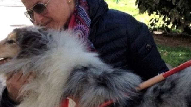 Religiosa caccia dalla chiesa una donna non vedente con il suo cane guida