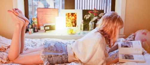 A young girl reading [Image via wiissa/Flickr]