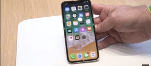 Apple iPhone 9 to support stylus digital Pen. Image via:The Verge/Youtube screenshot
