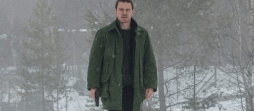 Hole is seen wandering aimelssly - much like the film itself | Universal Pictures