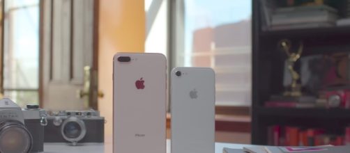 The phone has already seen major problems despite being released less than a month ago. [Image via The Verge/YouTube screencap]