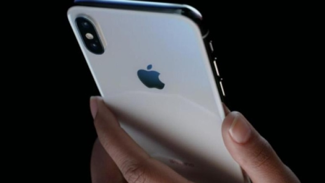 iPhone X, la novit&agrave; che piacer&agrave; ai possessori del nuovo device Apple - lastampa.it