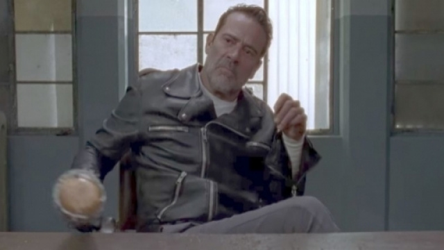 The Walking Dead : Jeffrey Dean Morgan promet aux fans une saison encore plus sanglante