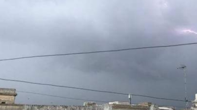 Un fulmine... Foto ripresa da facebook