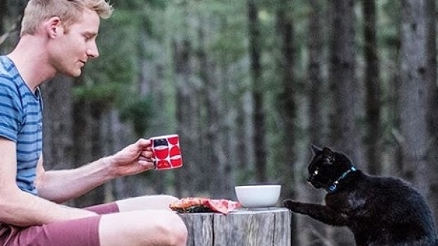 Una foto di Richard e della gatta Willow