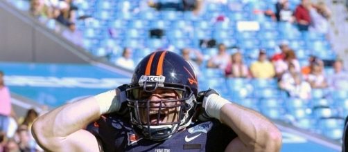 Chris Long proves his heart is good. Image via Craig O'Neal/Wikimedia Commons