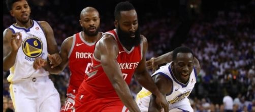 Los Warriors cayeron en casa ante Houston, en una gran noche de James Harden - sportingnews.com