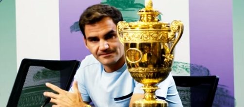 Roger Federer and his eighth Wimbledon trophy/ Photo: screenshot via ATPWorldTour channel on YouTube