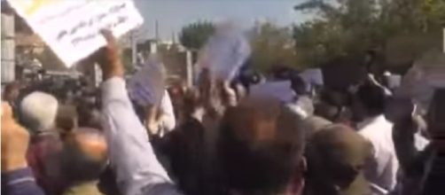 Thousands of people protest in Tehran on October 23, 2017 (NCRI US/YouTube screencap)