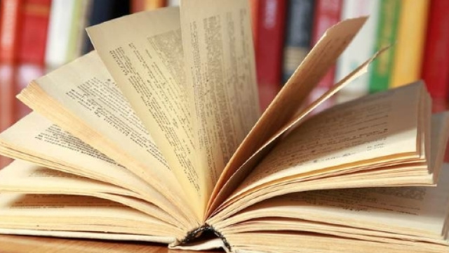 Ecco come togliere polvere e muffa dai libri.