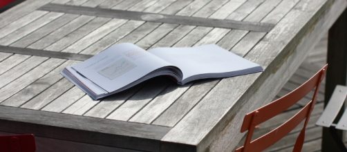 A book on a table / Sebastien Wiertz via Flickr