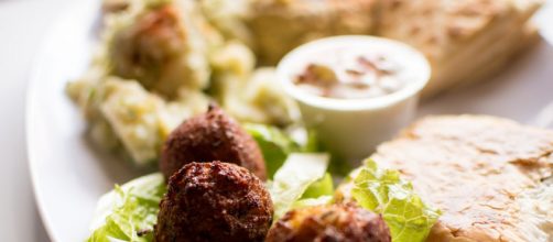 Falafel (or Felafel), image by Jeff Velis via Pixabay