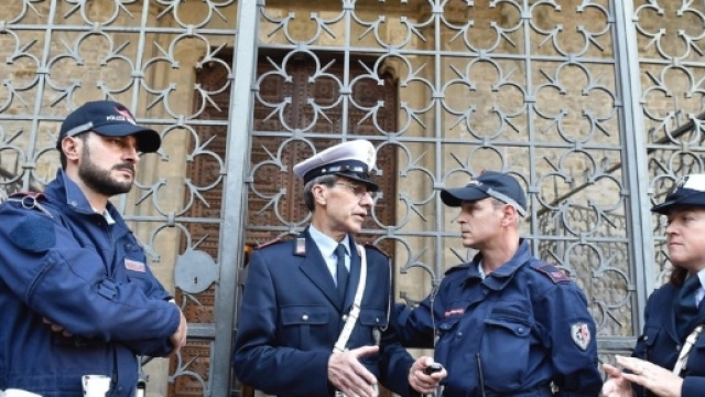 Firenze, cade un pezzo di capitello dalla Basilica di Santa Croce - leggo.it