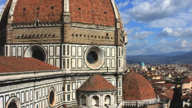 Firenze: turista muore per il crollo di un capitello.