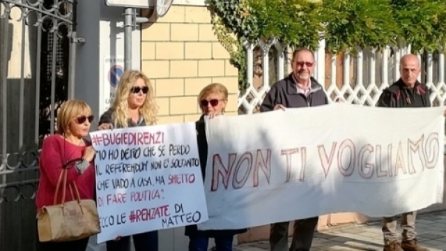 Renzi contestato nella scuola di Pescara