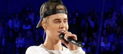 Manager reveals Justin Bieber's struggles in the past. [Image via Lou Stejskal/Wikimedia Commons]