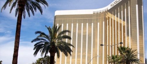 Mandalay Bay Hotel [Image via Sacha Bruni/wikimedia commons]