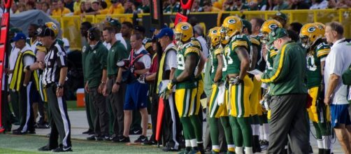 Packers offensive line moves pay off great in win over Bears [Image by Mike Morbeck / Wikimedia Commons]