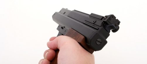 The automatic hand gun. (via Pixabay)