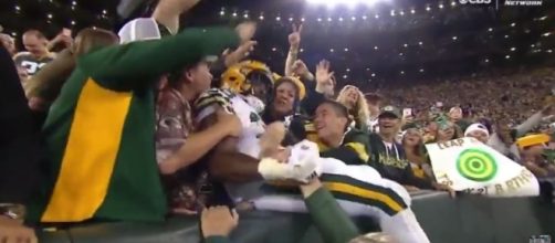 Watch Aaron Jones first Lambeau Leap (Video) - [NFL Highlights History / YouTube screencap]